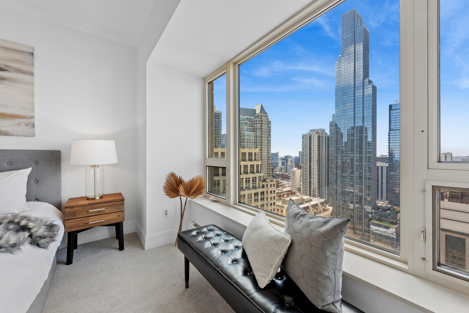 800 N MICHIGAN Avenue Unit: 3203
