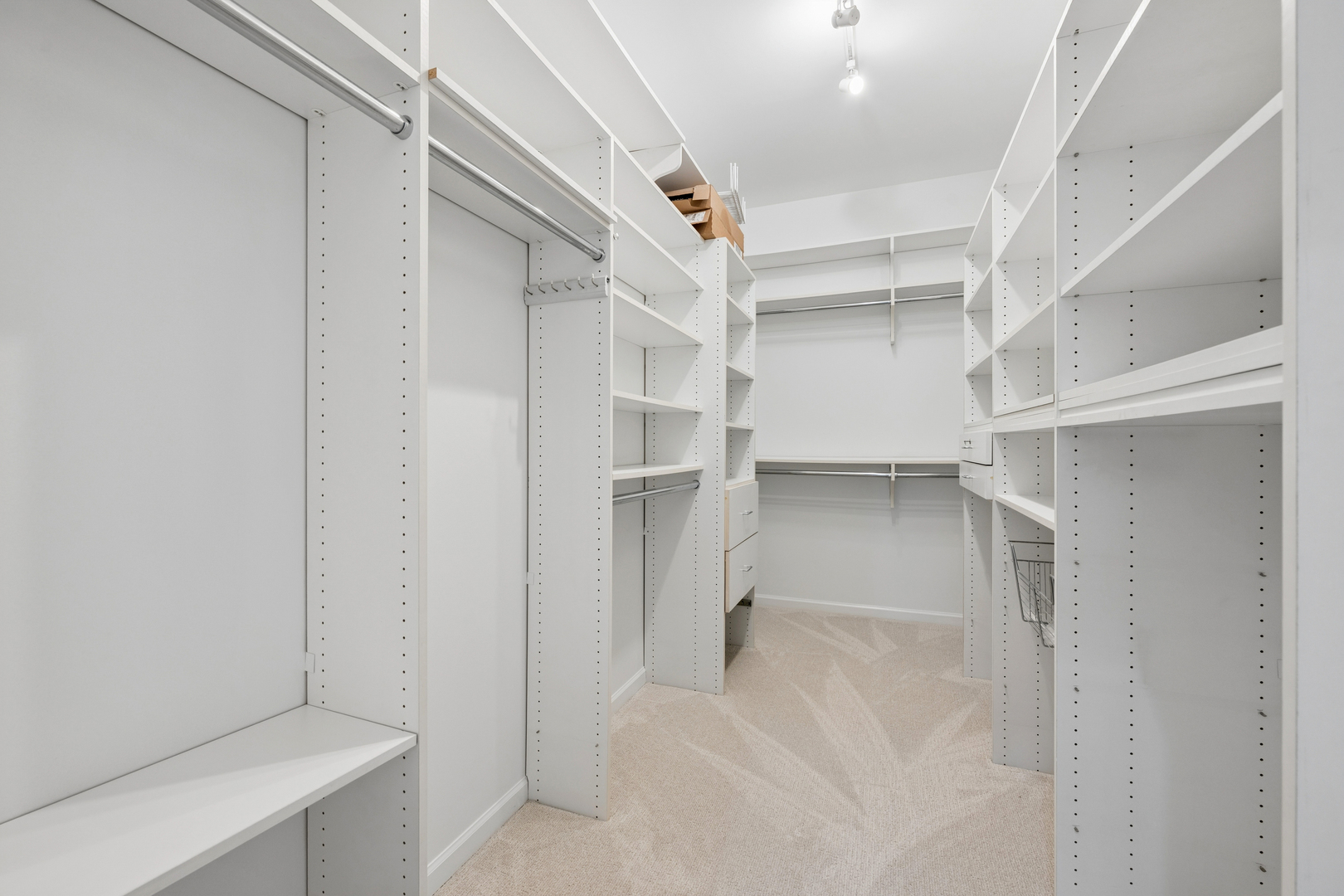 520 N Halsted Street Unit: 608
