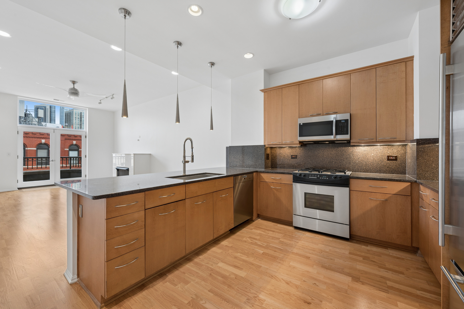 520 N Halsted Street Unit: 608