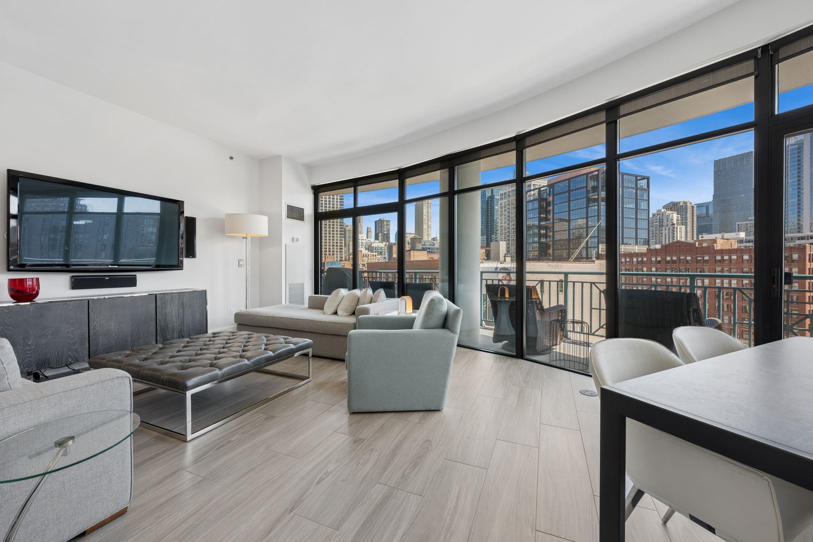 340 W Superior Street Unit: 805