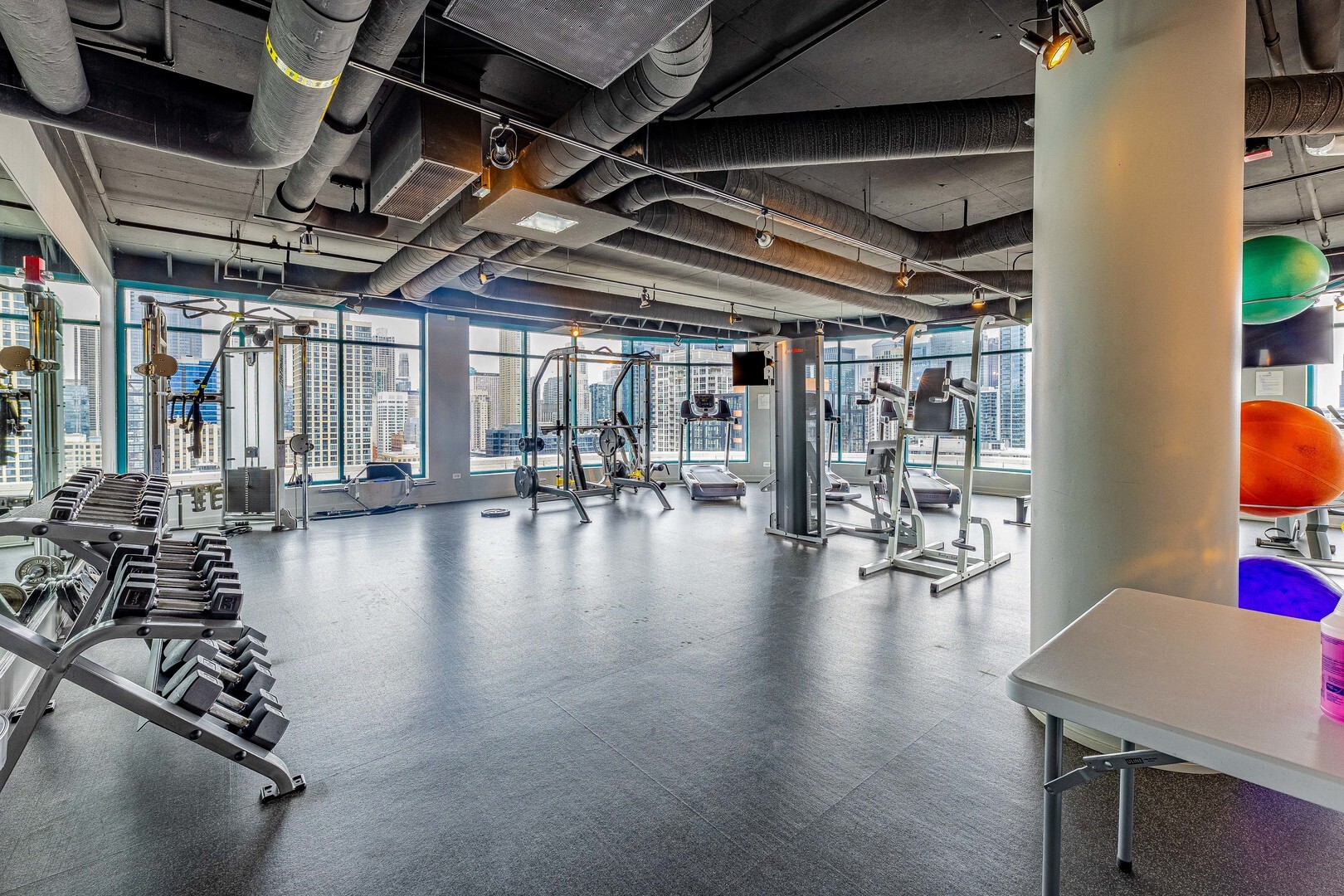 340 W Superior Street Unit: 805