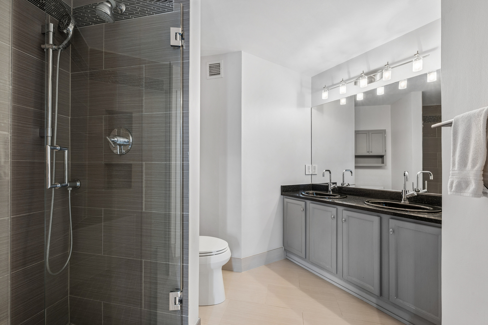 340 W Superior Street Unit: 805