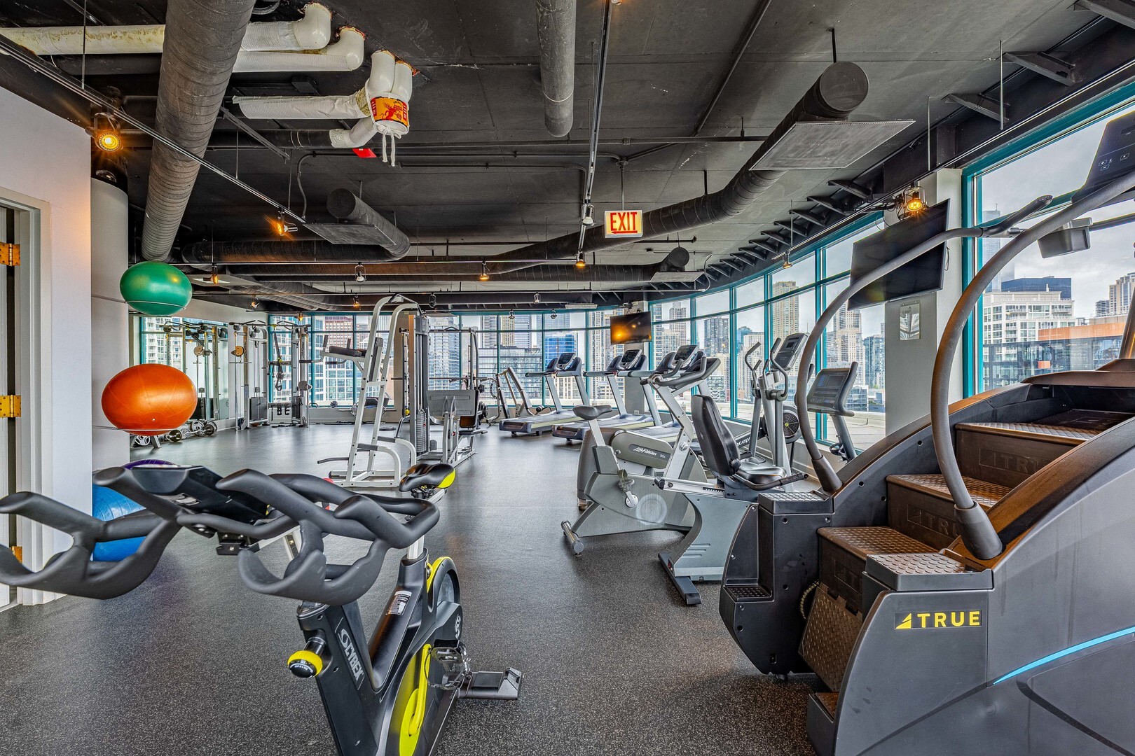 340 W Superior Street Unit: 805