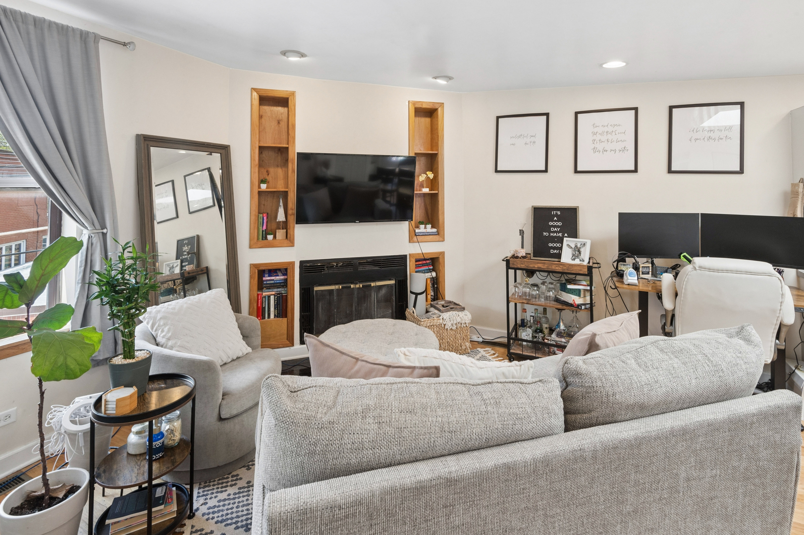 1936 N Lincoln Avenue Unit: COACH