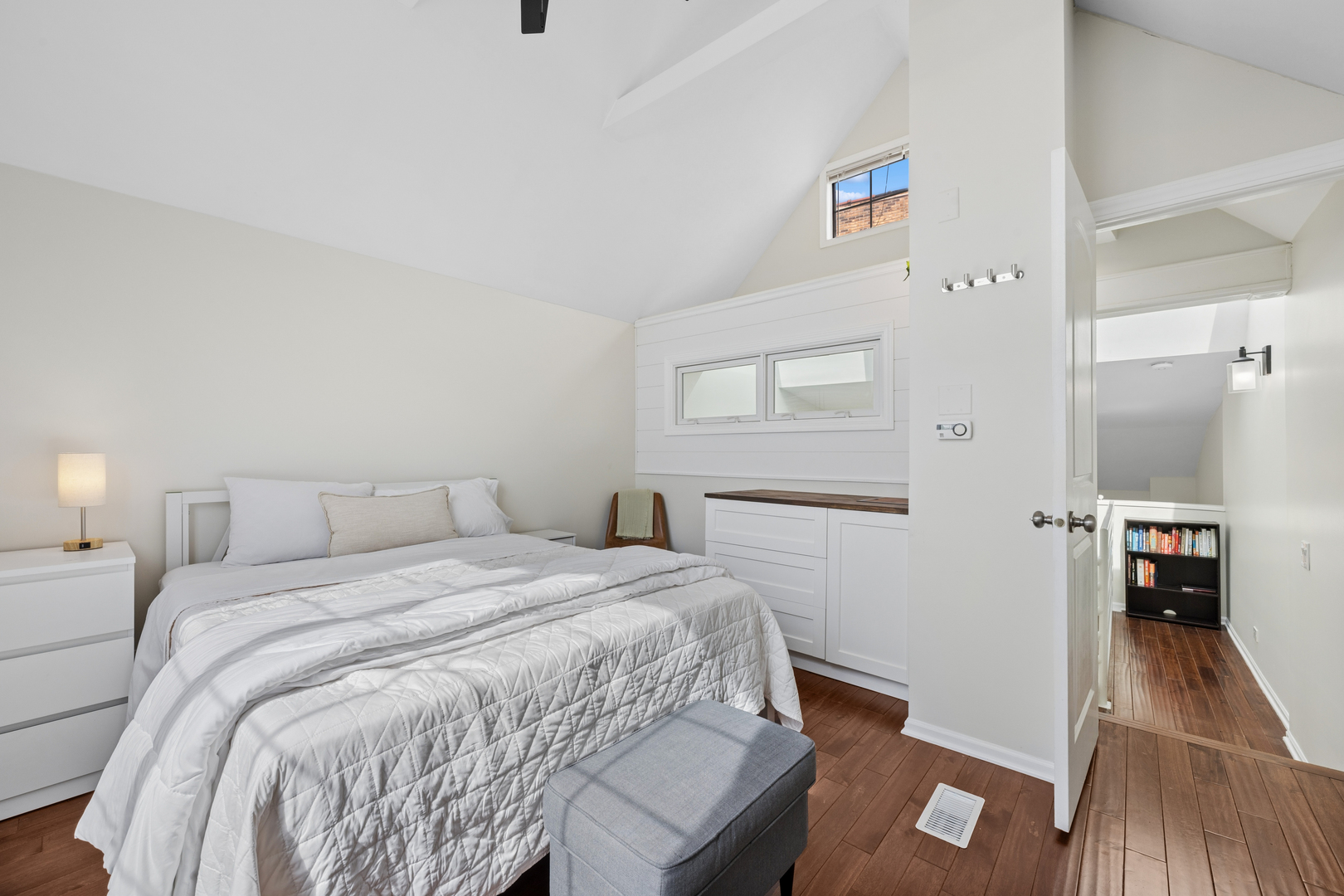 623 W Drummond Place Unit: 3