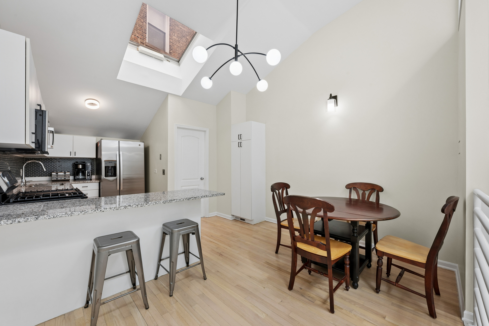 623 W Drummond Place Unit: 3