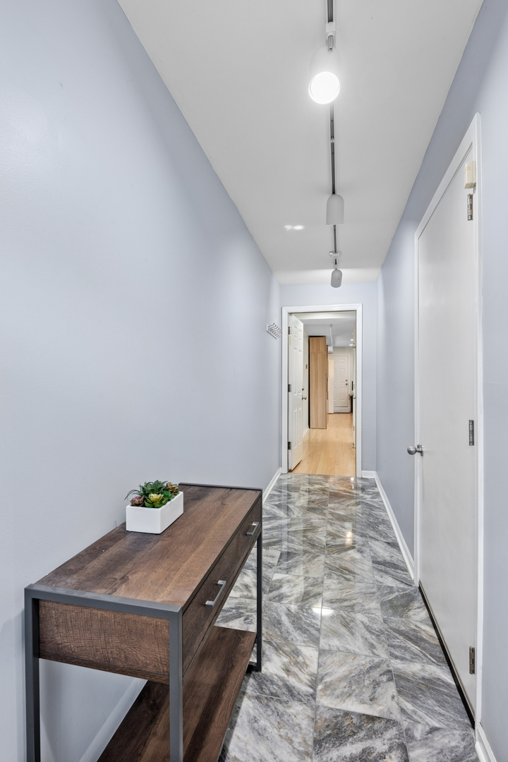 623 W Drummond Place Unit: 3