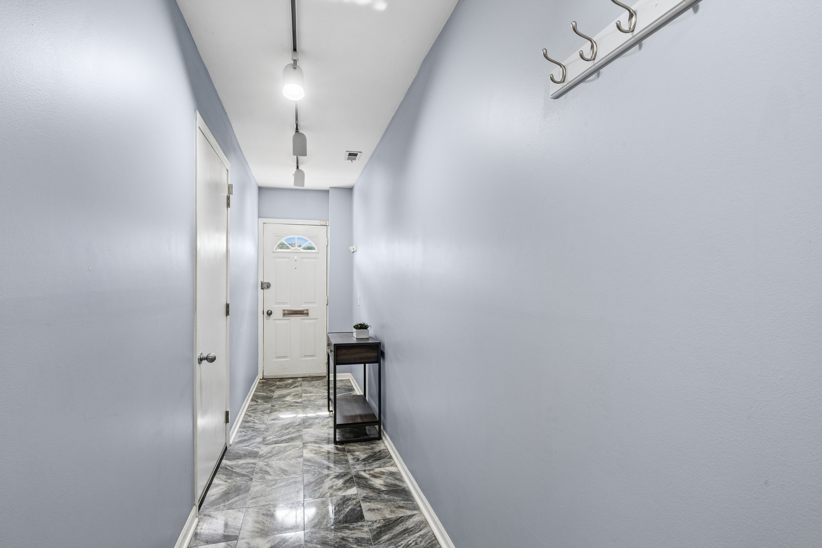 623 W Drummond Place Unit: 3