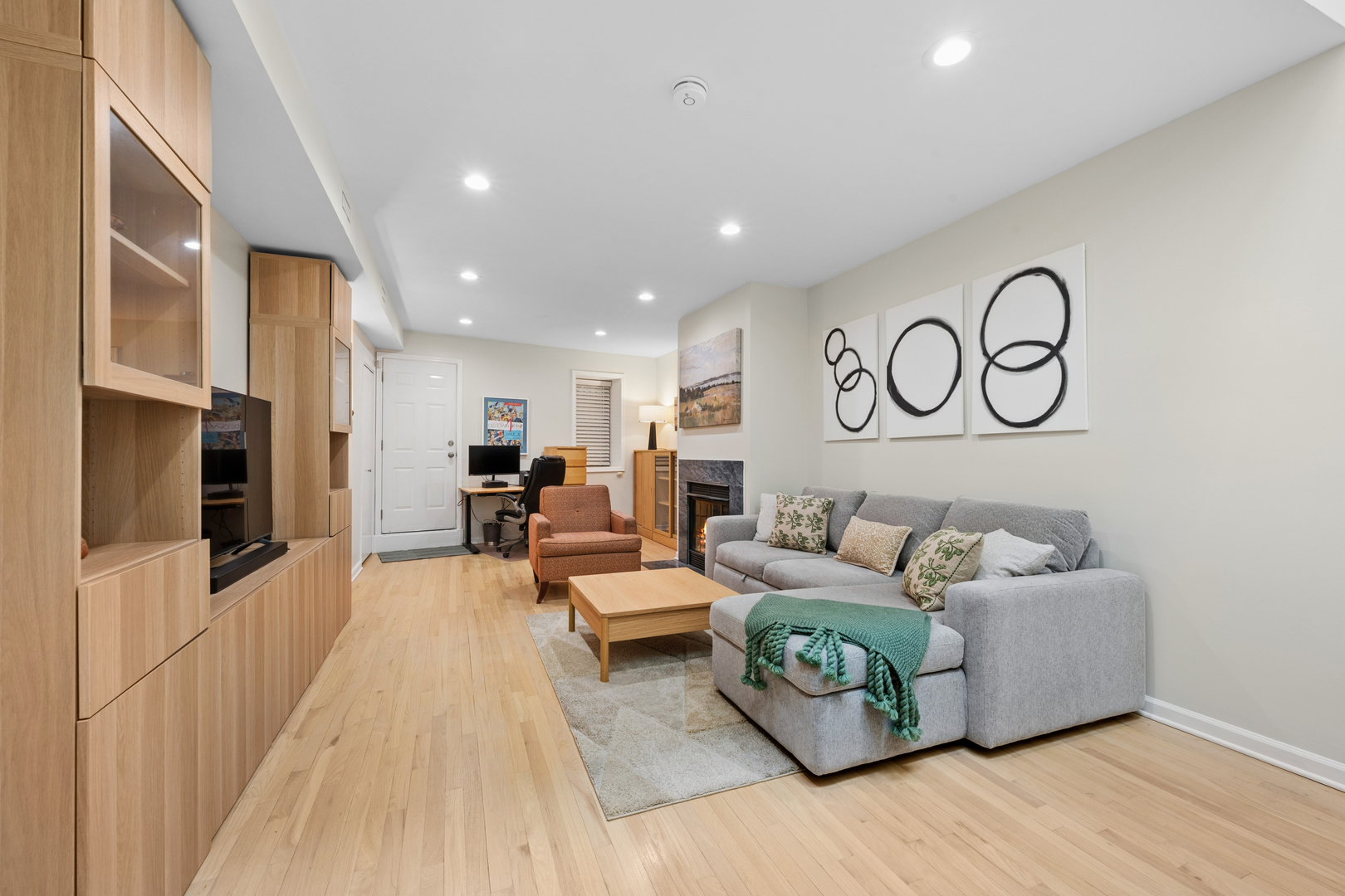 623 W Drummond Place Unit: 3