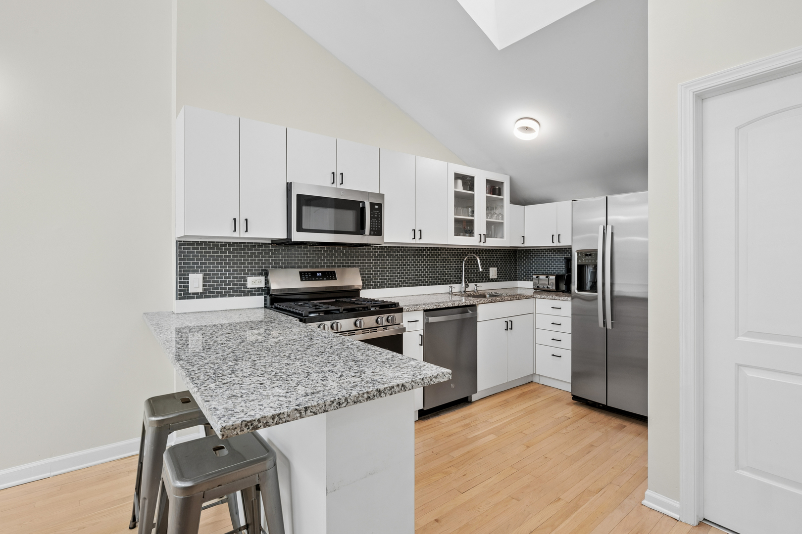 623 W Drummond Place Unit: 3