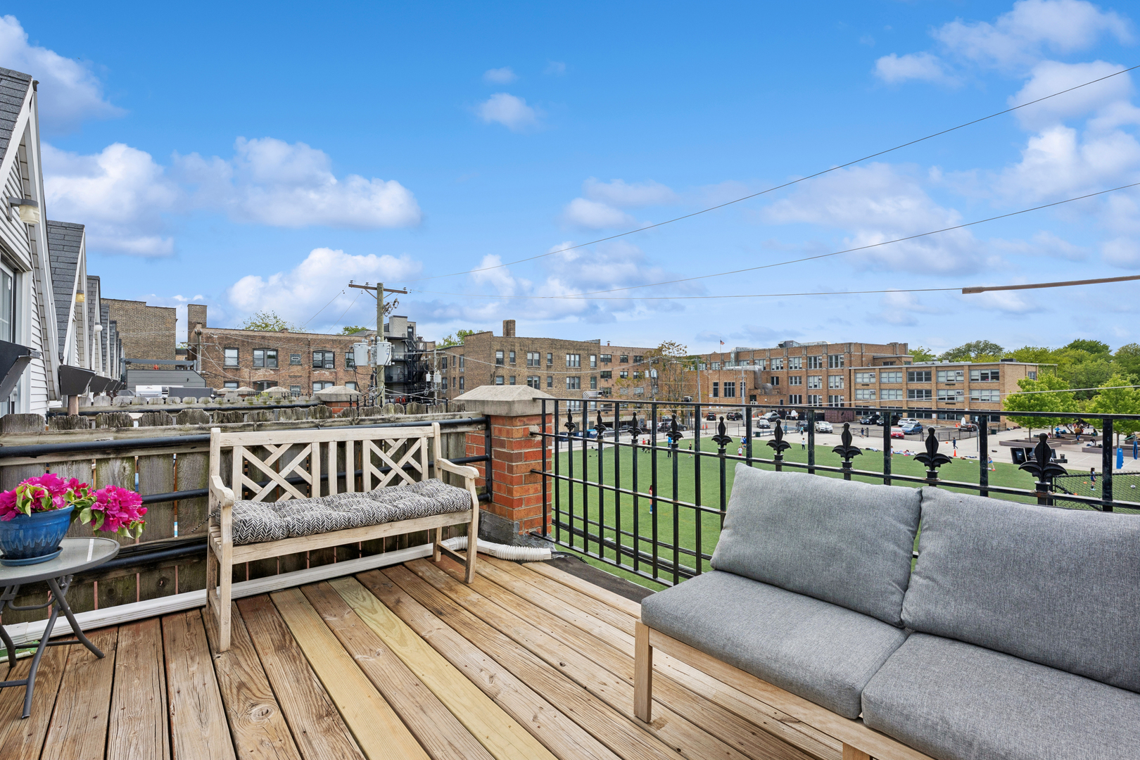 623 W Drummond Place Unit: 3