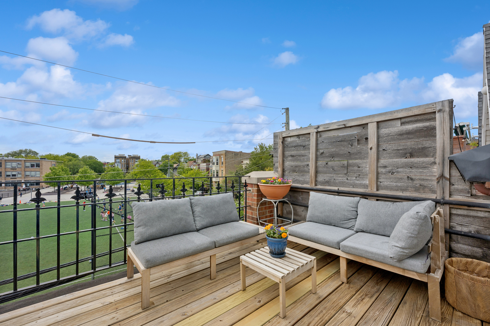 623 W Drummond Place Unit: 3