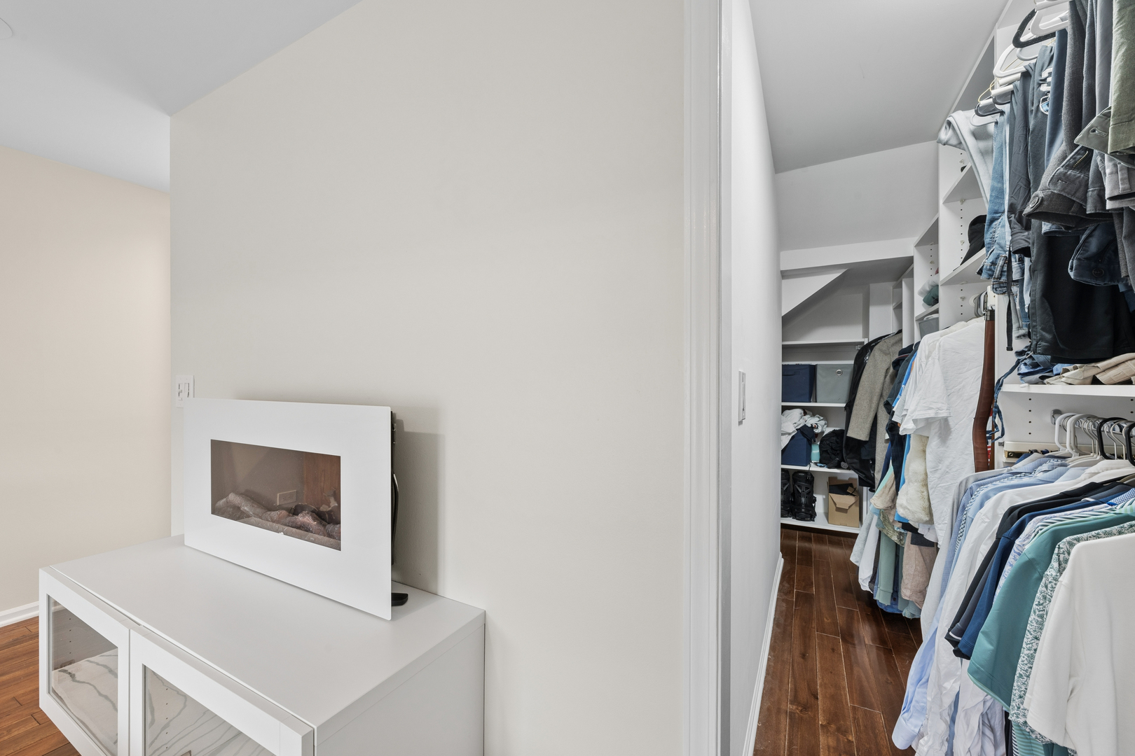 623 W Drummond Place Unit: 3