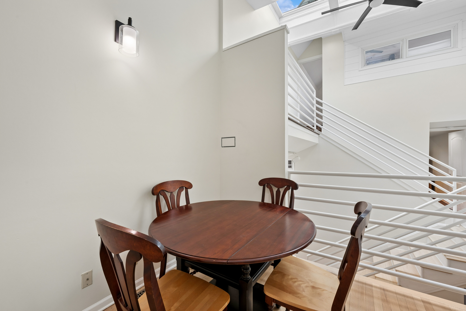 623 W Drummond Place Unit: 3