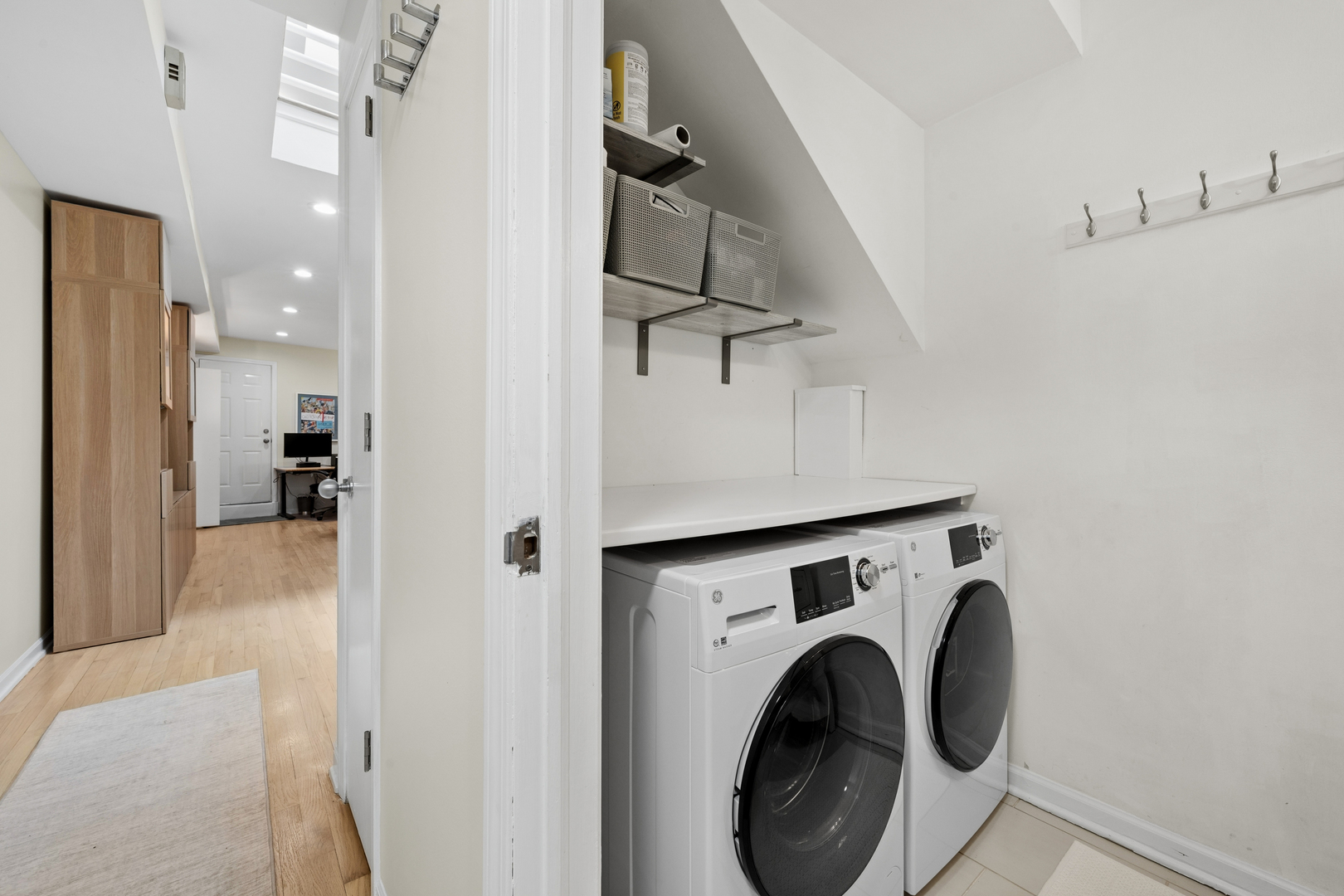 623 W Drummond Place Unit: 3