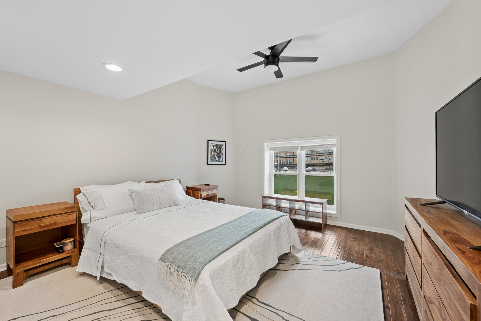 623 W Drummond Place Unit: 3