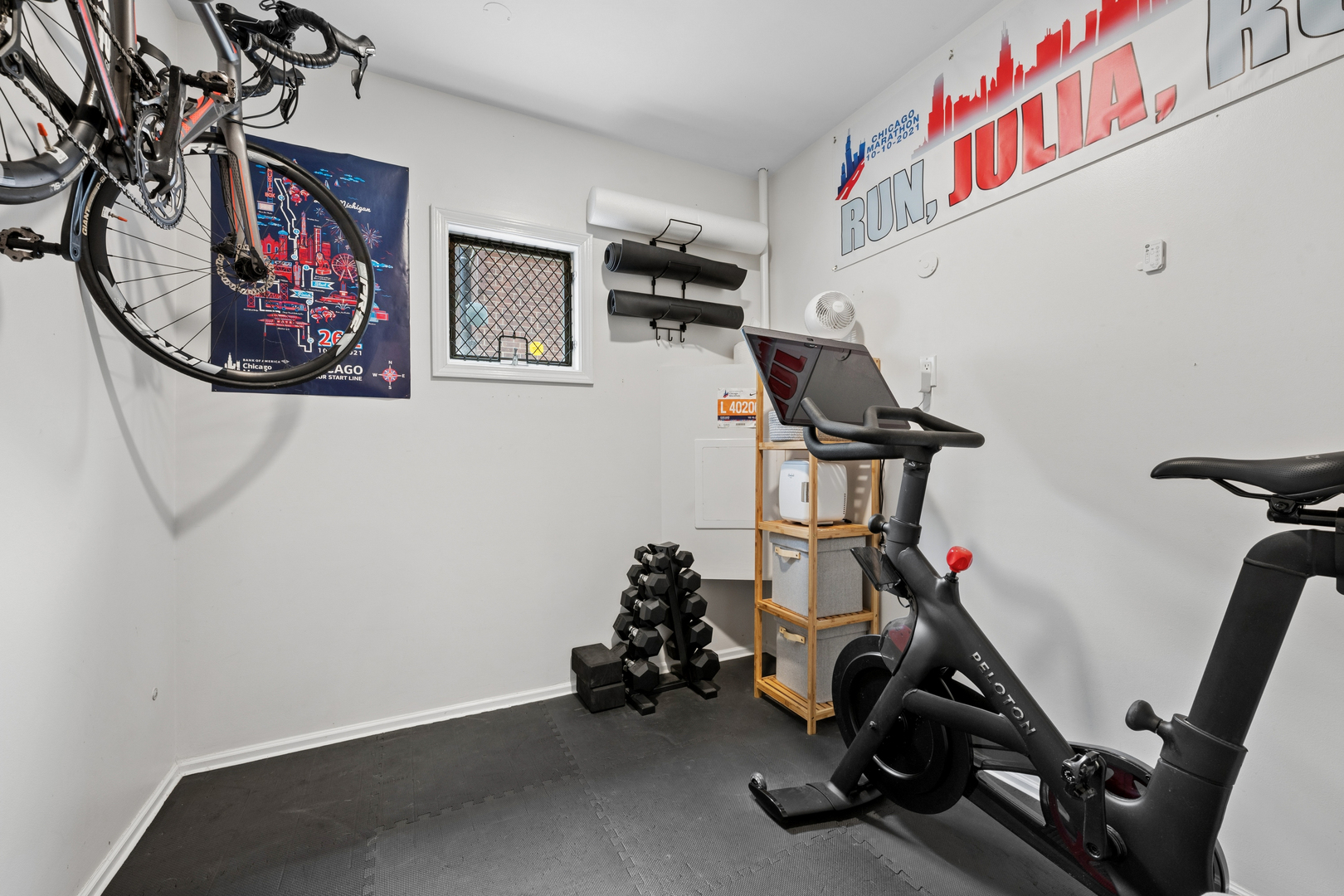 1843 N Hudson Avenue Unit: A