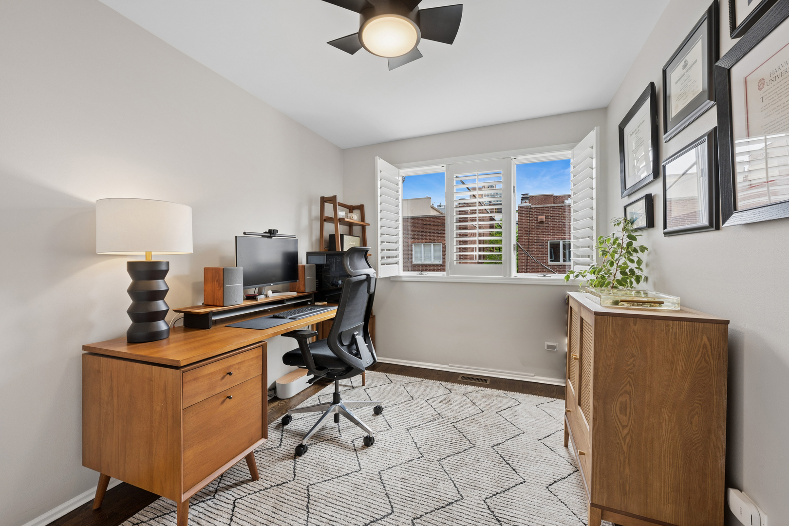 1843 N Hudson Avenue Unit: A