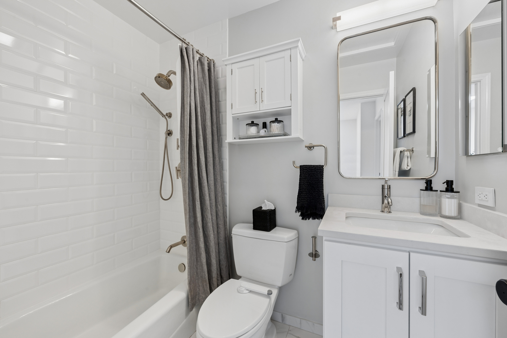 1843 N Hudson Avenue Unit: A