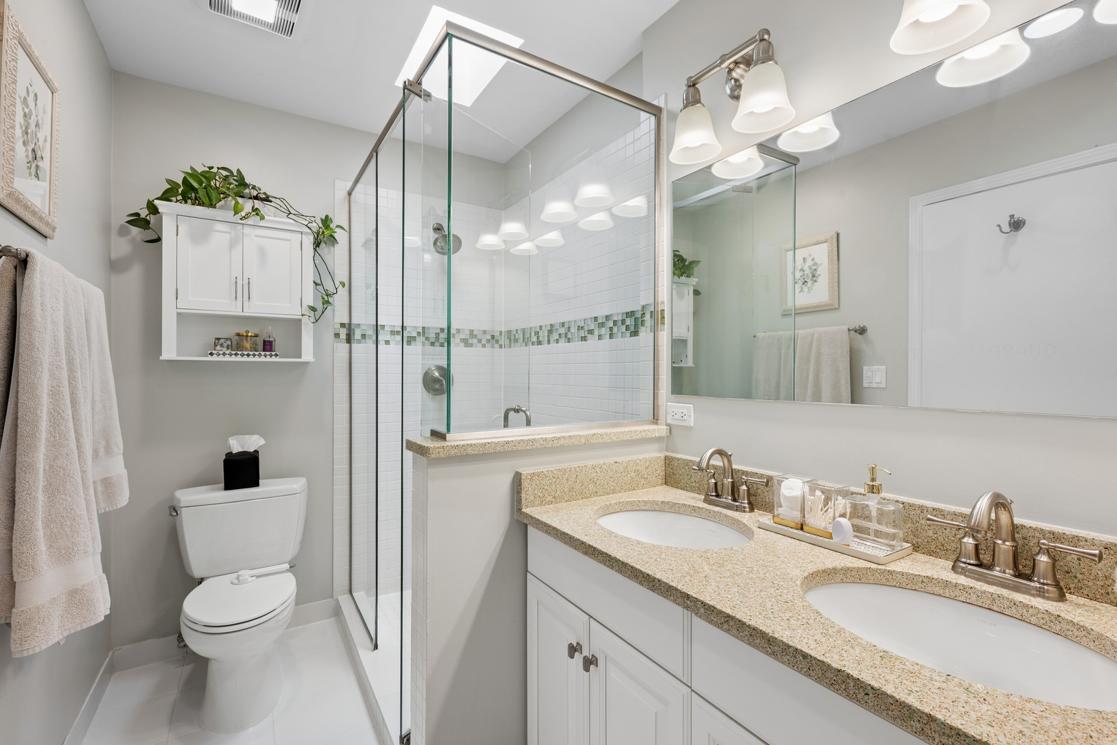 1843 N Hudson Avenue Unit: A