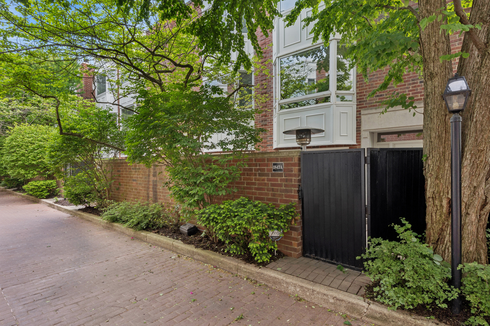 1843 N Hudson Avenue Unit: A