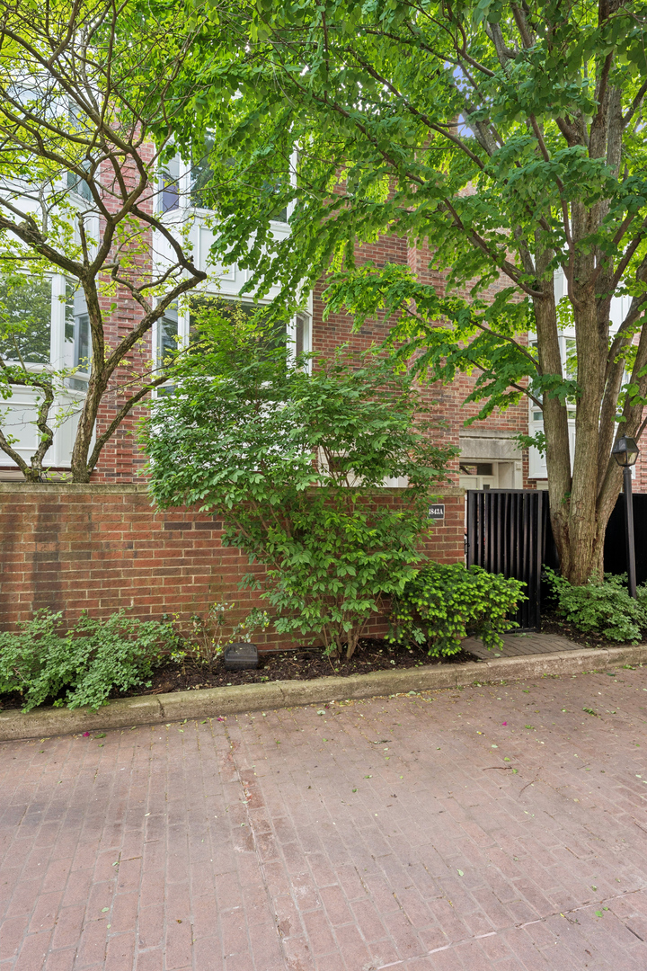 1843 N Hudson Avenue Unit: A