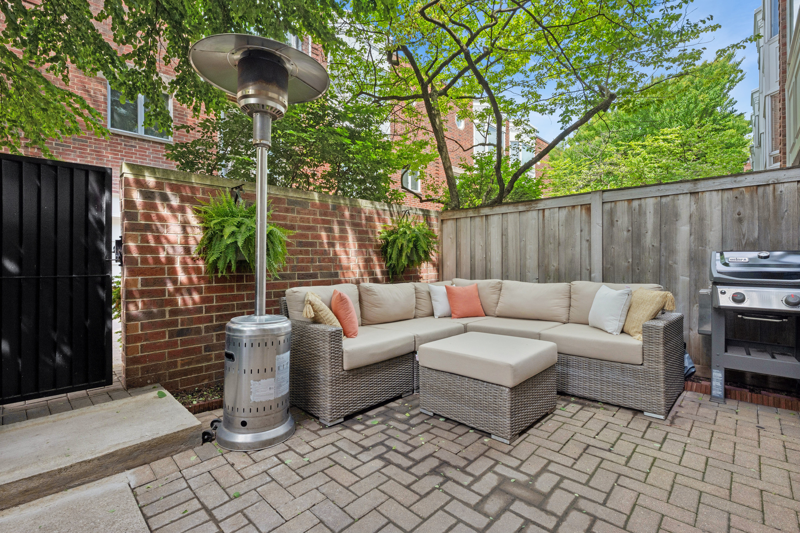1843 N Hudson Avenue Unit: A