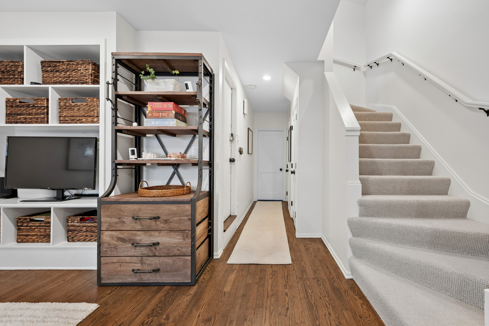 1843 N Hudson Avenue Unit: A