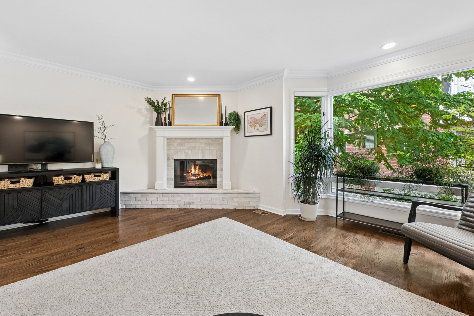 1843 N Hudson Avenue Unit: A