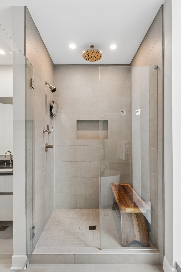 403 N Wabash Avenue Unit: 3A