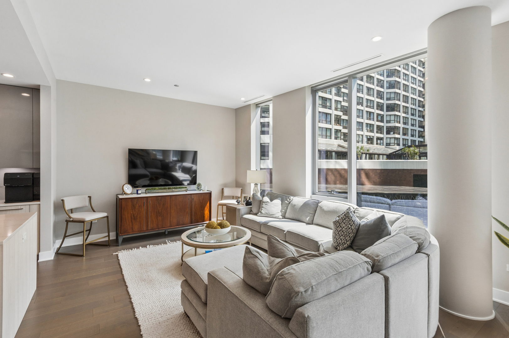 403 N Wabash Avenue Unit: 3A
