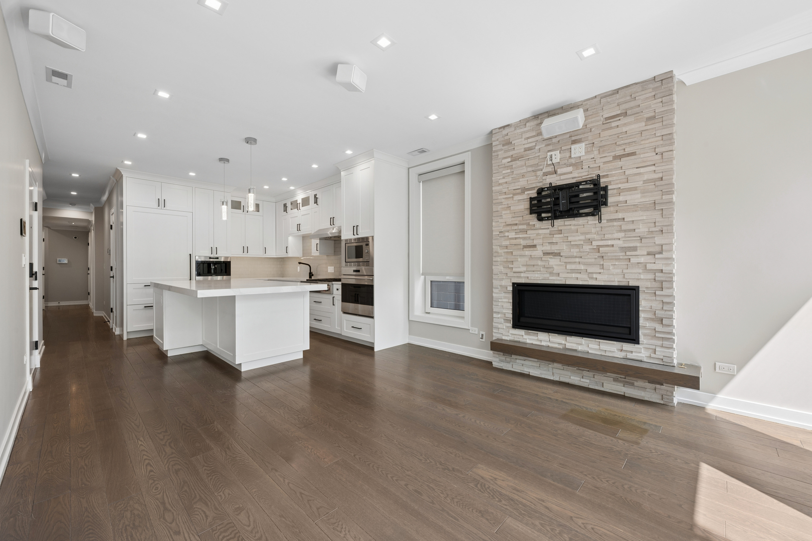 1850 N Sedgwick Street Unit: 2