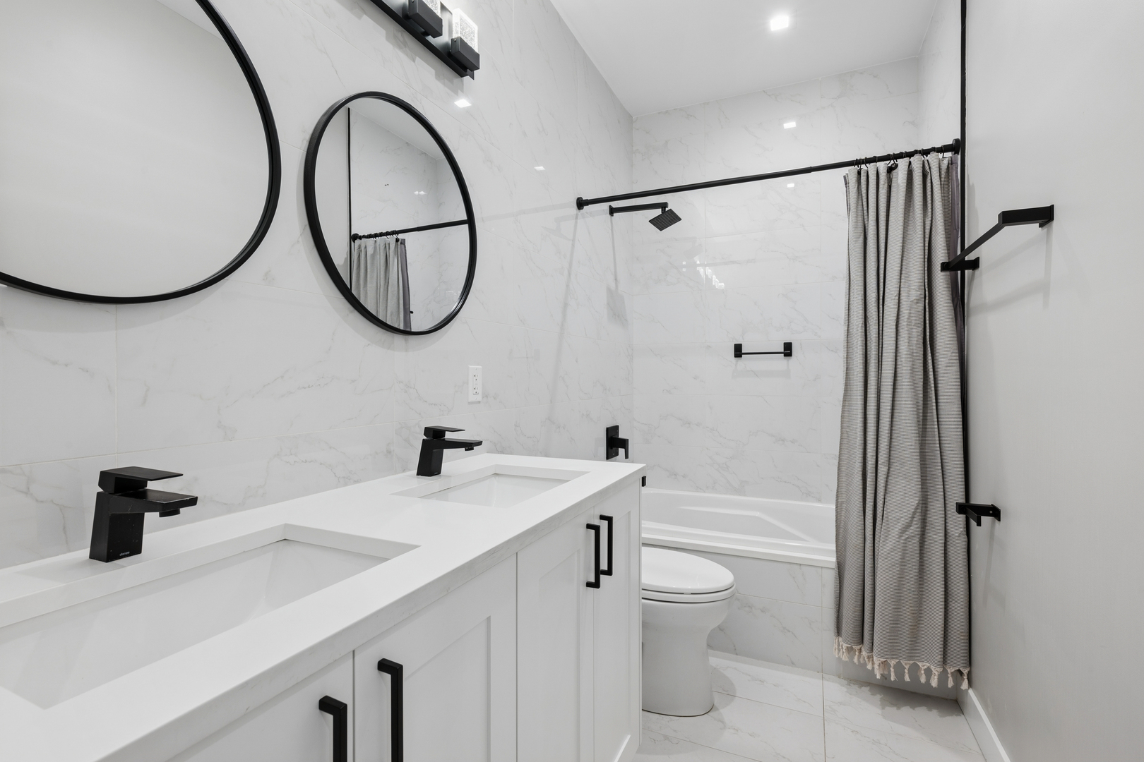 1850 N Sedgwick Street Unit: 2