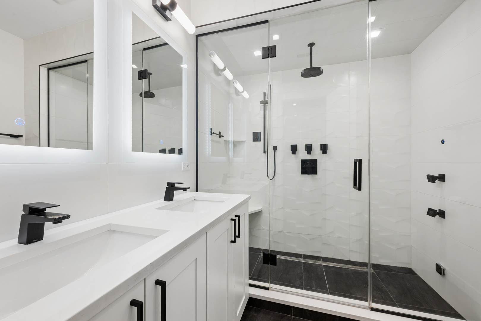 1850 N Sedgwick Street Unit: 2