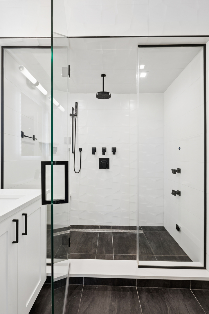 1850 N Sedgwick Street Unit: 2