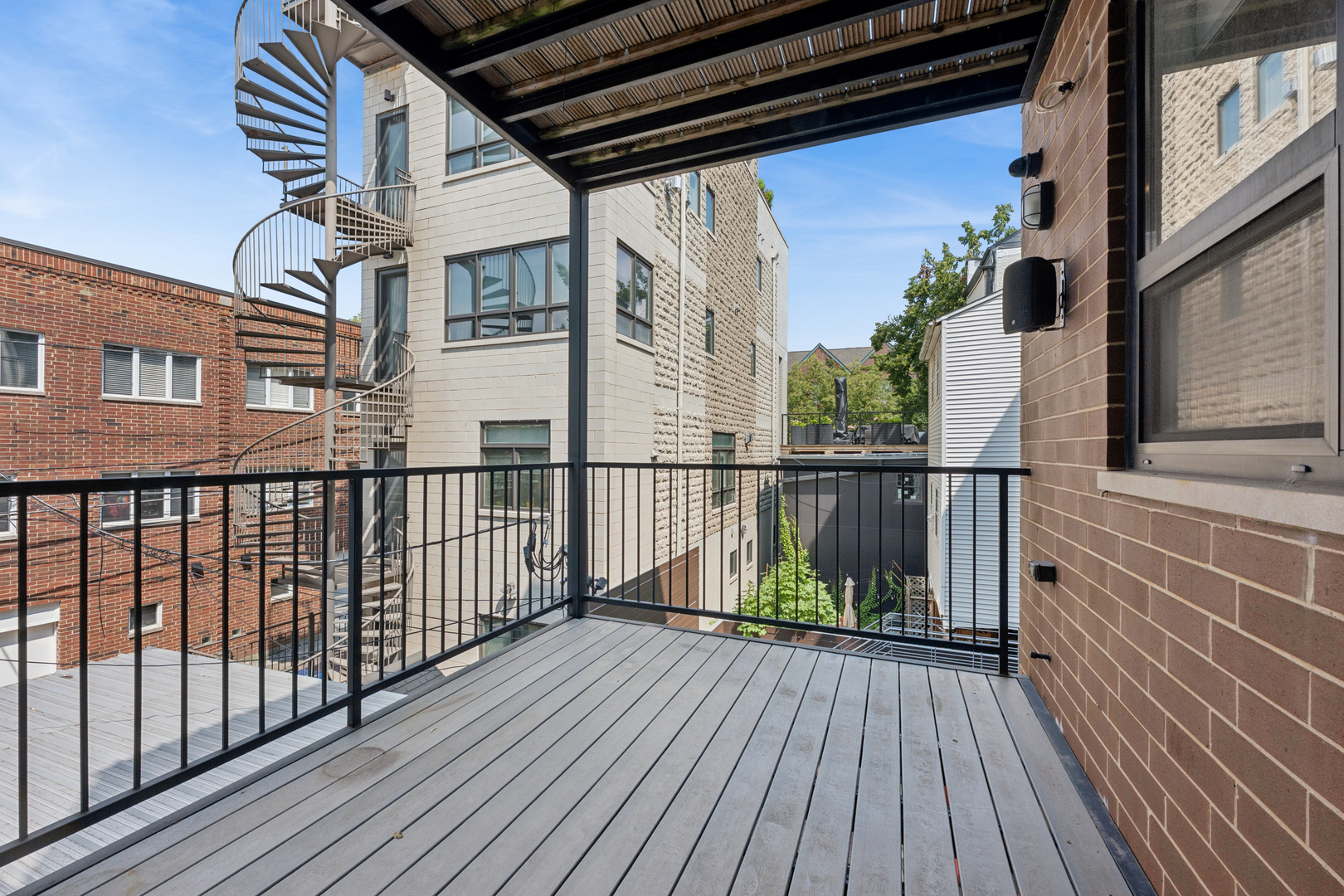 1850 N Sedgwick Street Unit: 2