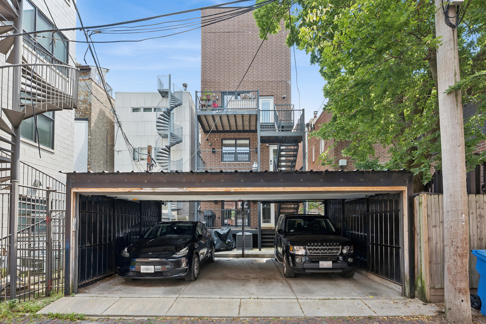 1850 N Sedgwick Street Unit: 2