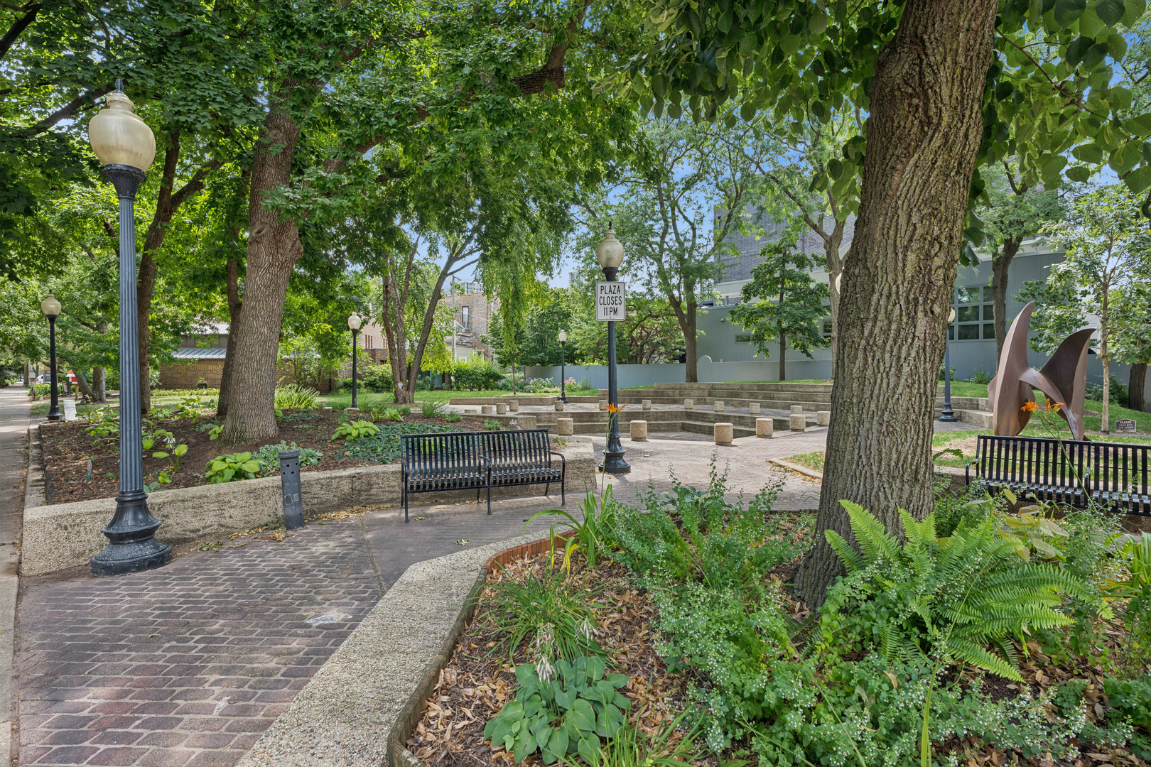 1850 N Sedgwick Street Unit: 2