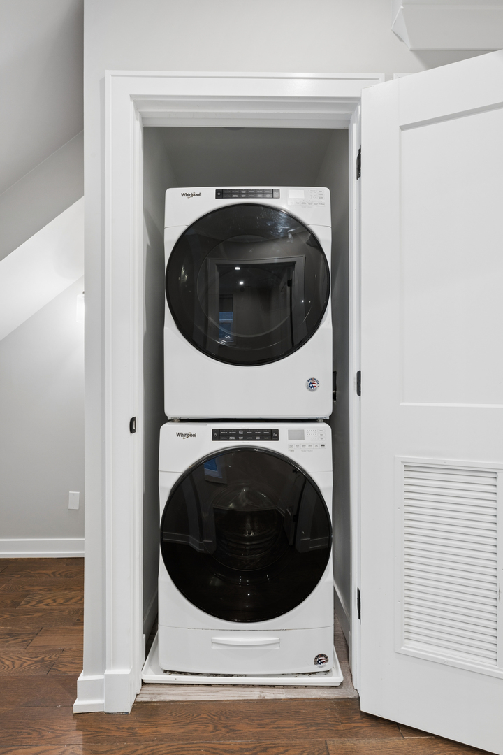 1850 N Sedgwick Street Unit: 2