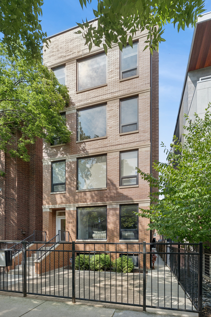 1850 N Sedgwick Street Unit: 2