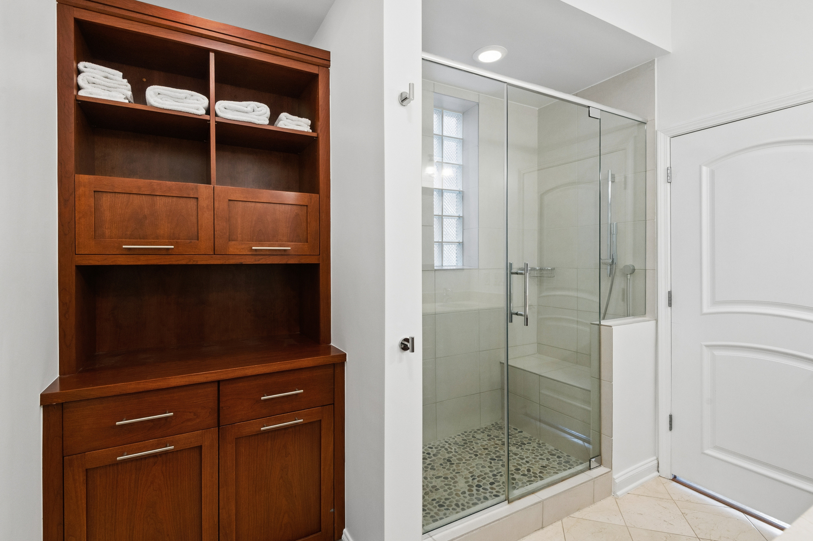 4717 N Clark Street Unit: 3N