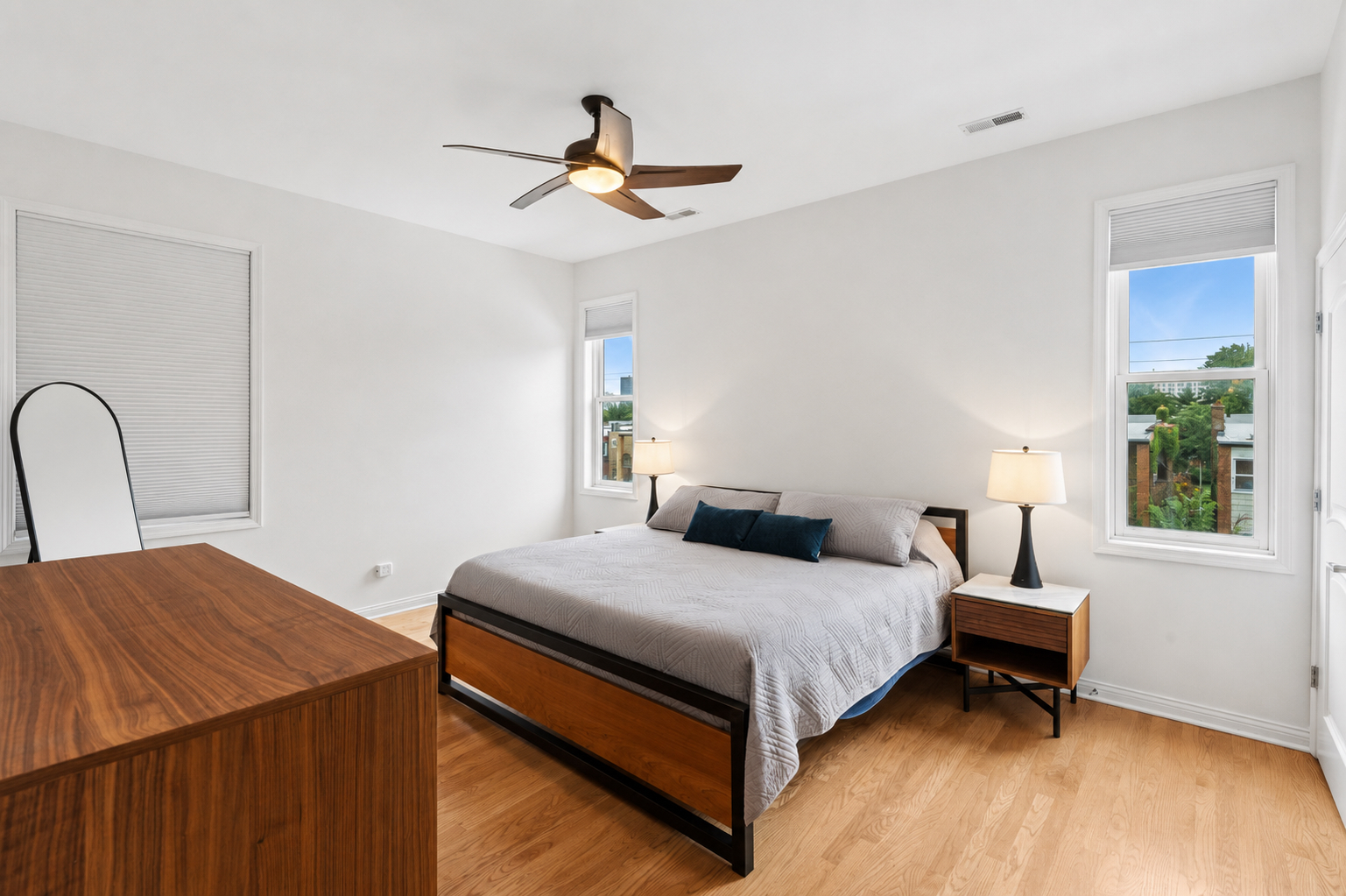 4717 N Clark Street Unit: 3N