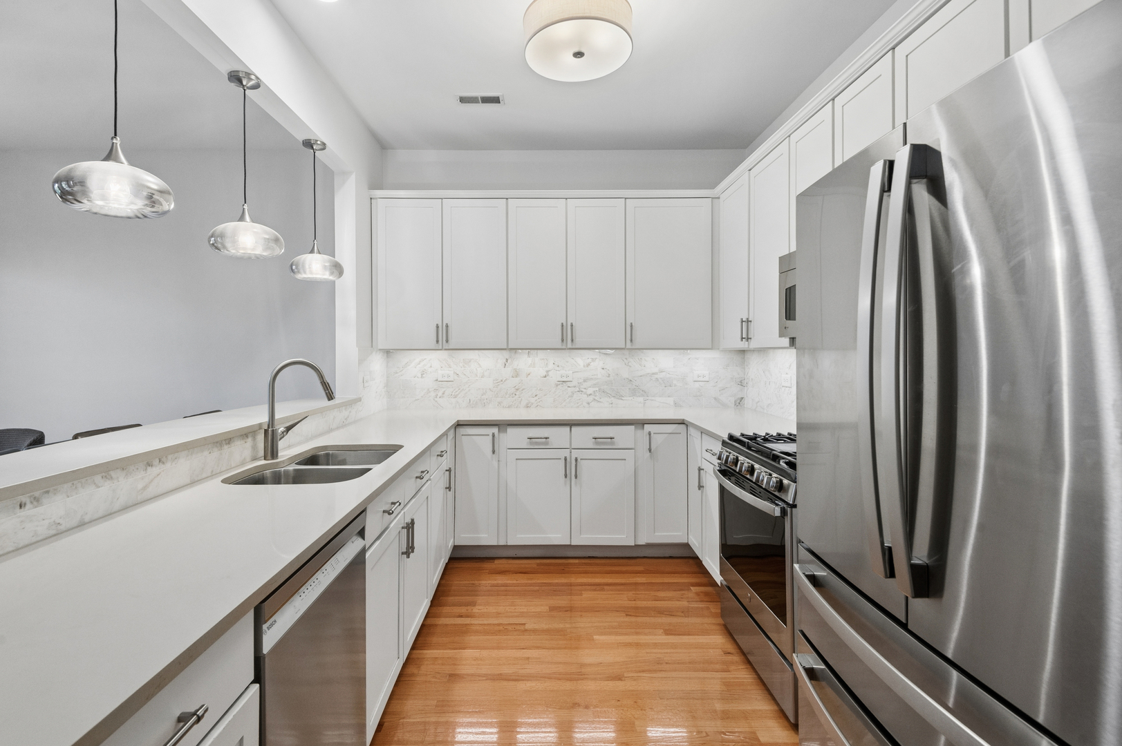 4717 N Clark Street Unit: 3N