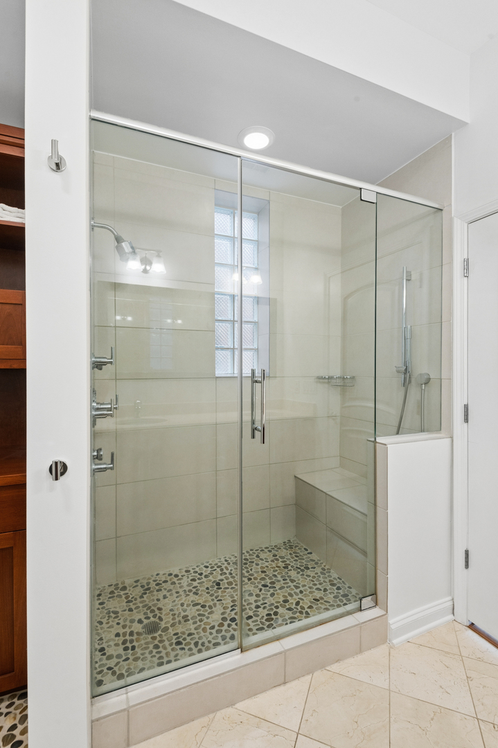 4717 N Clark Street Unit: 3N