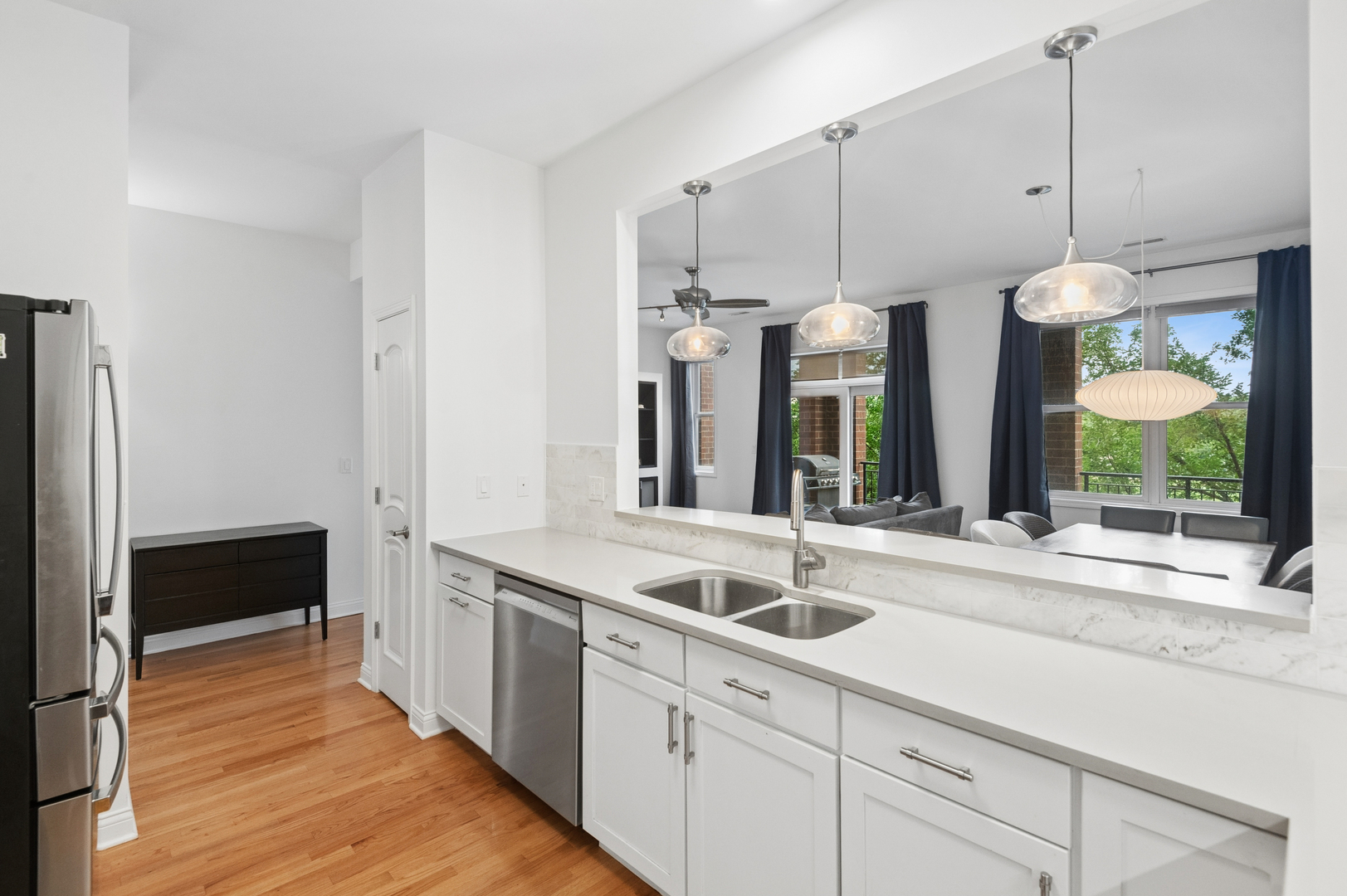4717 N Clark Street Unit: 3N