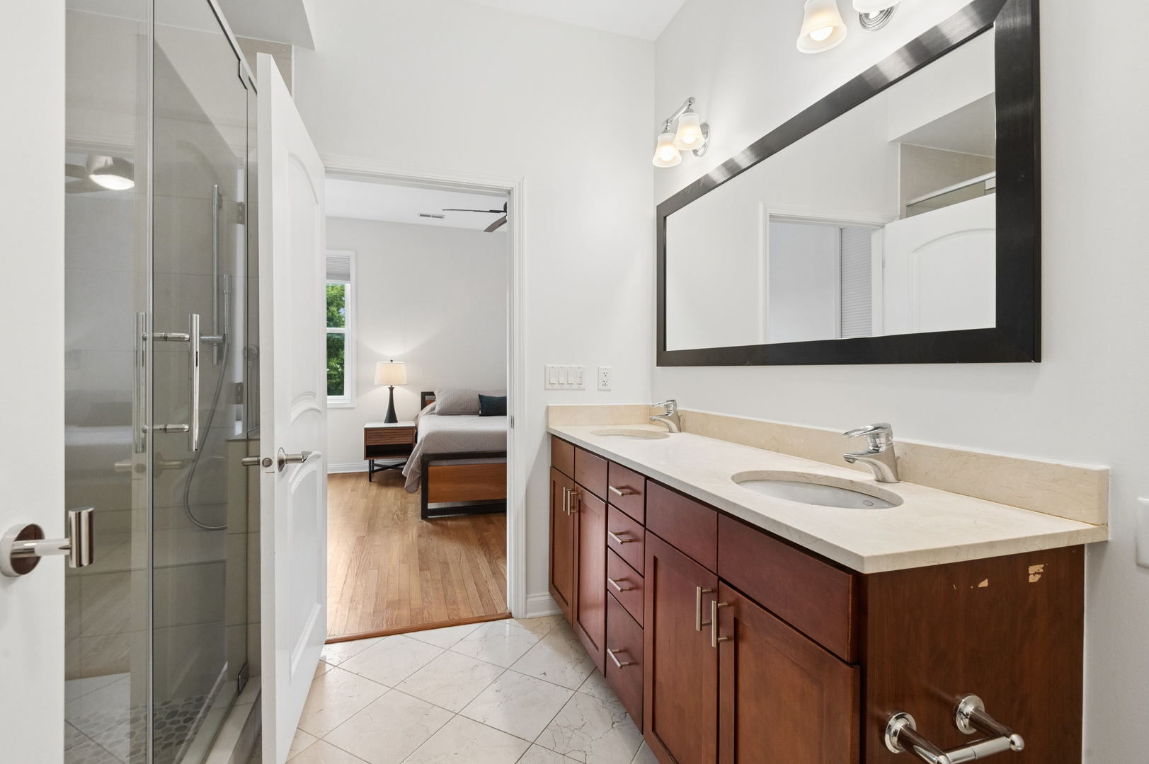 4717 N Clark Street Unit: 3N