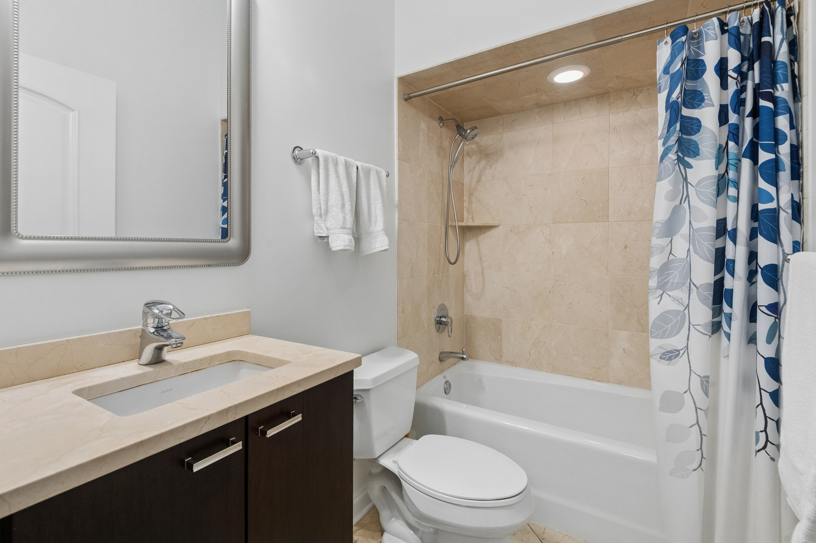 4717 N Clark Street Unit: 3N