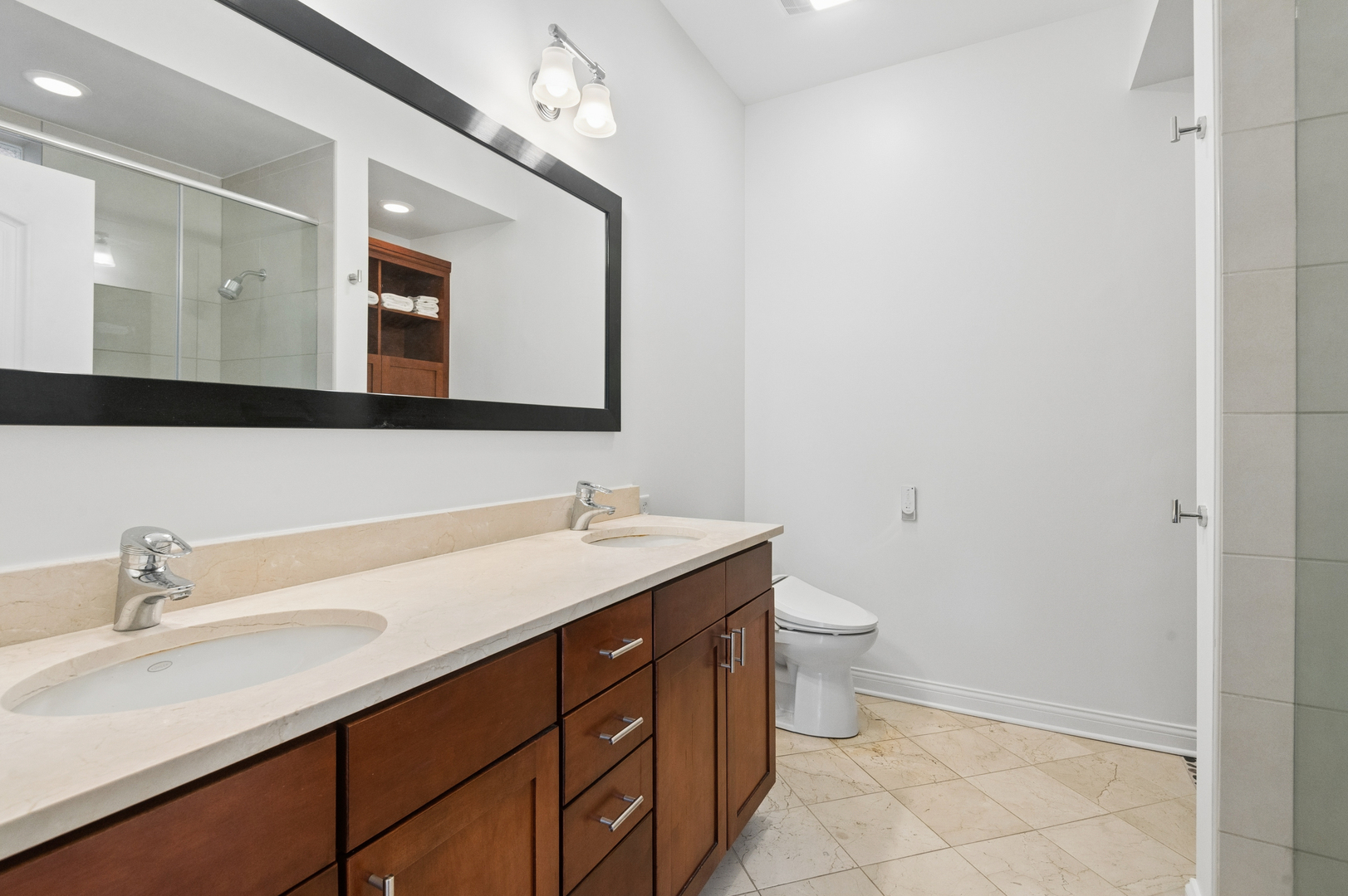 4717 N Clark Street Unit: 3N