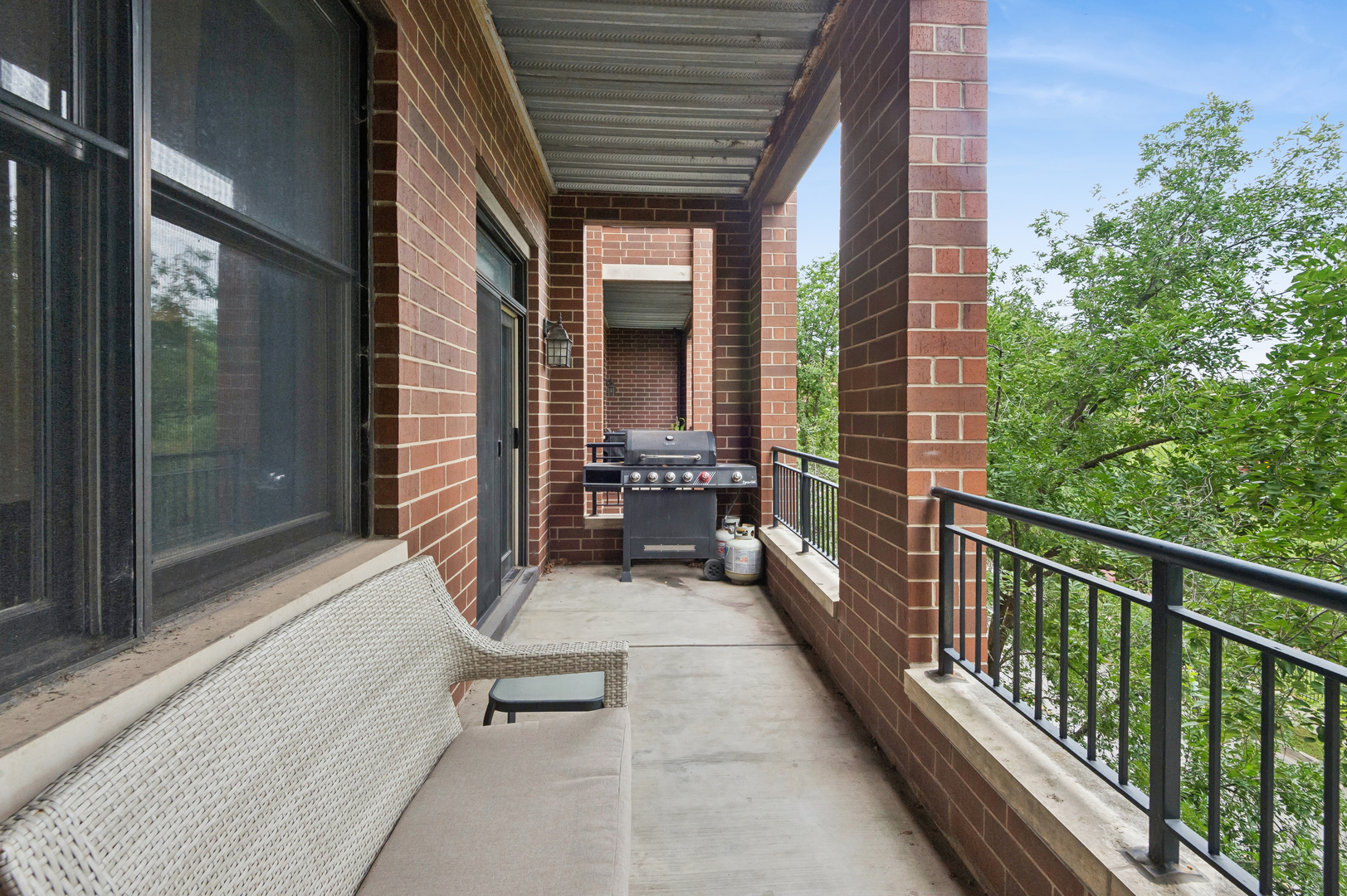 4717 N Clark Street Unit: 3N