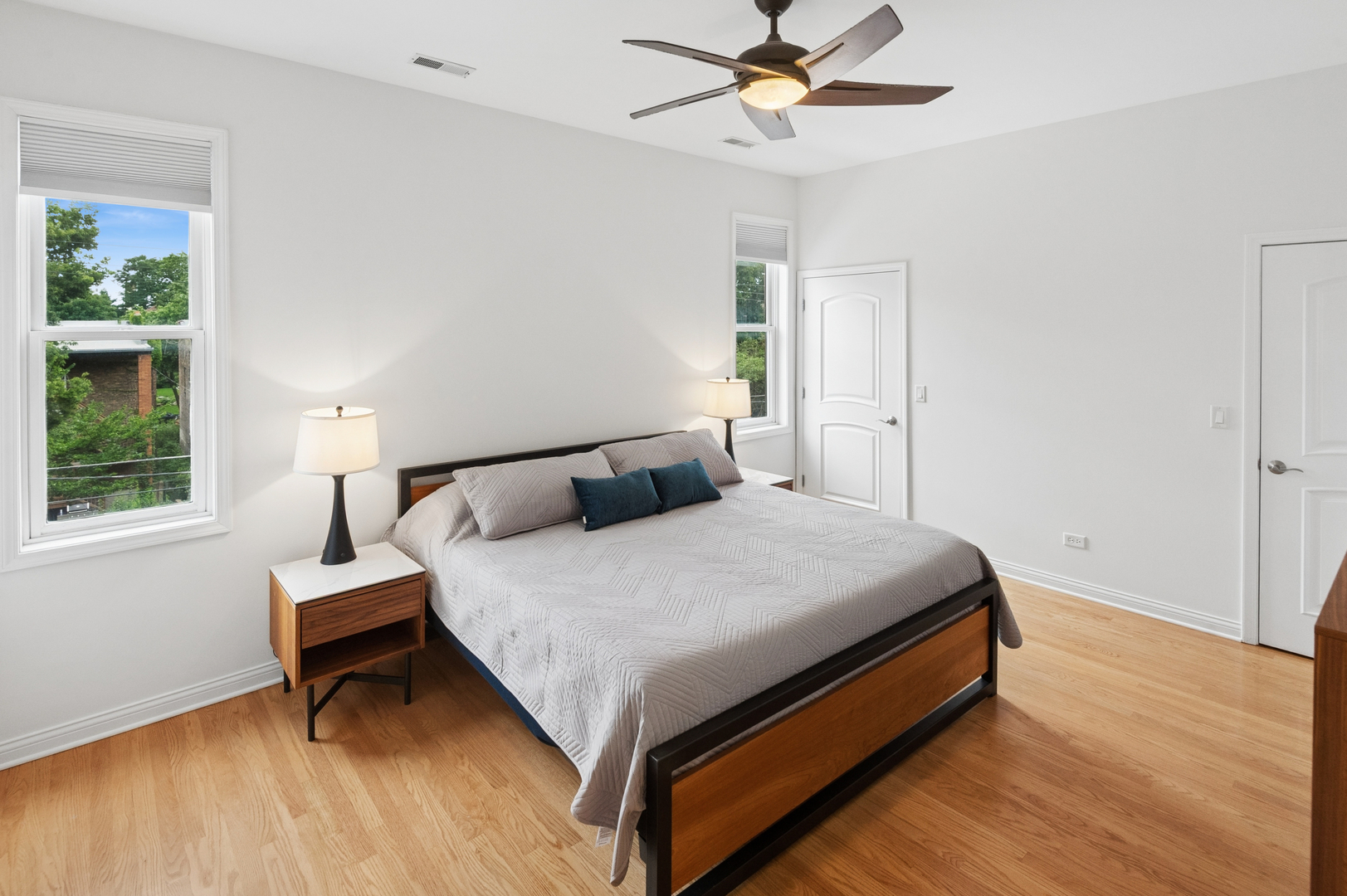 4717 N Clark Street Unit: 3N